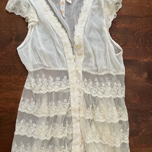 Retro Adiva Sheer Lace Top in Cream and White in PL (small) - Picture 1 of 3